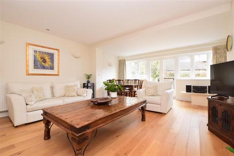 8 Pilgrim Mews, Reigate, RH2 8AH