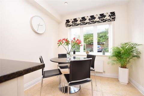 8 Pilgrim Mews, Reigate, RH2 8AH