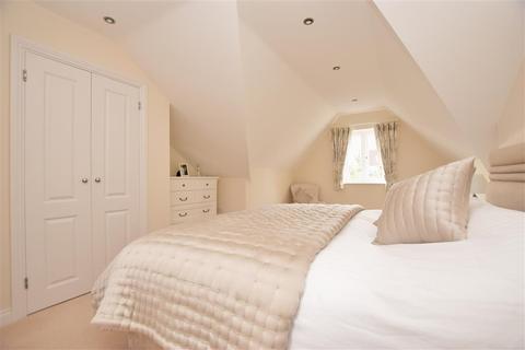 8 Pilgrim Mews, Reigate, RH2 8AH