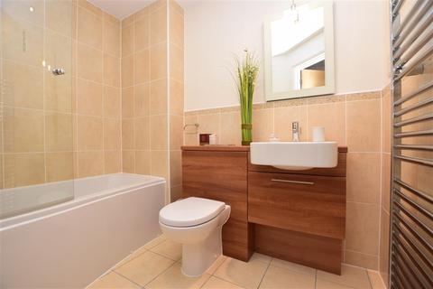 8 Pilgrim Mews, Reigate, RH2 8AH