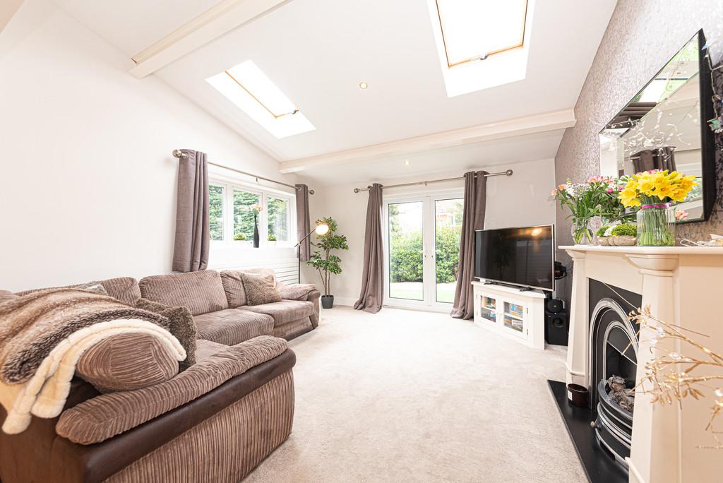 Hawkesworth Drive, Bagshot 4 bed semidetached house £550,000