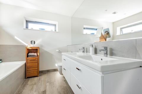 28 Queens Road, Ascot, SL5 9AF