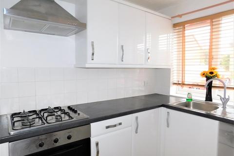 2 bedroom terraced house to rent, Chaffinch Drive, Uttoxeter