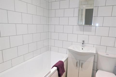 2 bedroom terraced house to rent, Chaffinch Drive, Uttoxeter