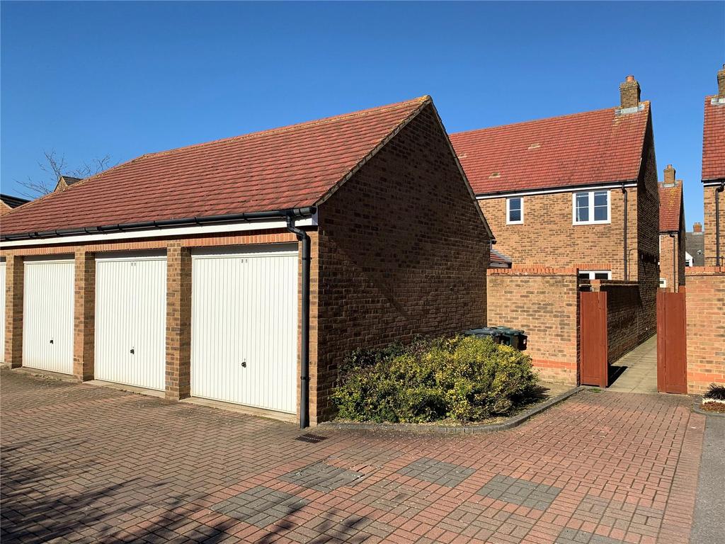 Rutledge Avenue, Kingsnorth, Ashford... 3 bed semidetached house £
