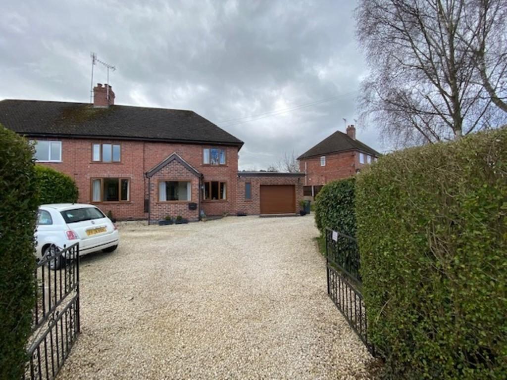 Stubby Lane, DraycottintheClay 3 bed semidetached house £335,000