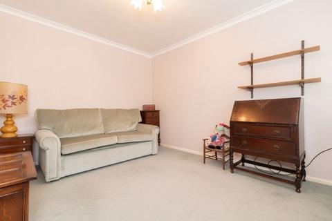 7 Martin Close, Warlingham, CR6 9AD