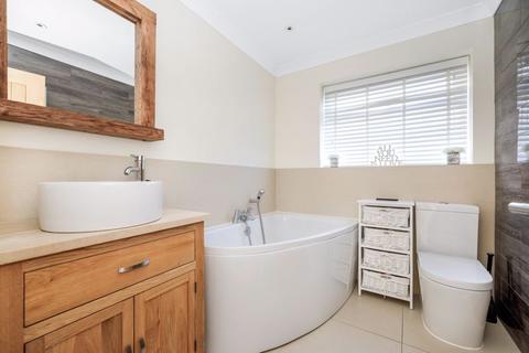 32 Brackendene, Dartford, DA2 7NB