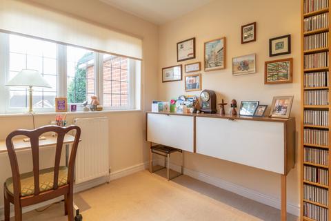 77 Marsh Lane, Solihull, B91 2PE