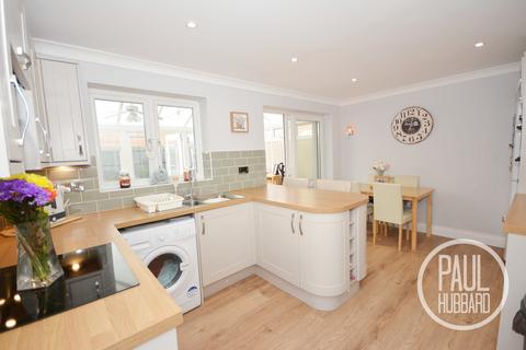 27 Bloomfield Way, Carlton Colville, Lowestoft, NR33 8TH