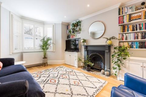 20b Goodwin Road, London, W12 9HX
