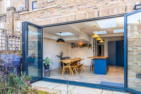 20b Goodwin Road, London, W12 9HX