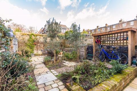 20b Goodwin Road, London, W12 9HX