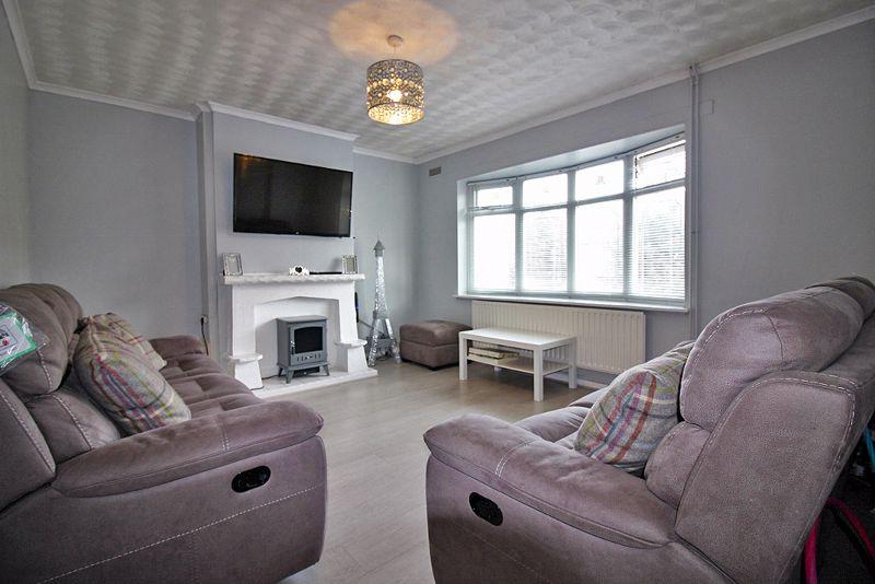Bentley Road, Wolverhampton 3 bed semidetached house £165,000