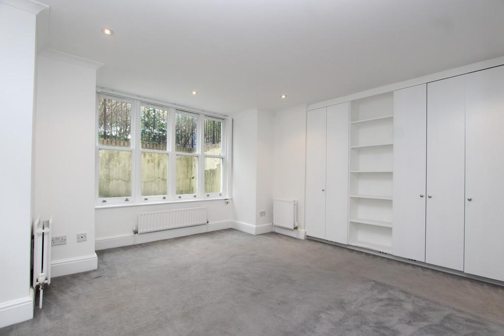 Cranley Gardens, Muswell Hill 2 bed flat £1,500 pcm (£346 pw)