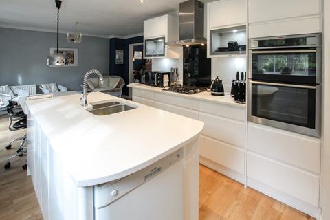 11 Amberslade Walk, Dibden Purlieu, Southampton, SO45 4NW