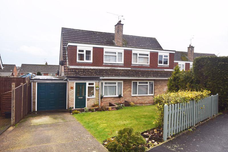 Greenfields Avenue, Alton, Hampshire 3 bed semidetached house £359,950