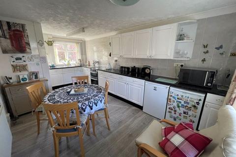 16 Bentons Lane, Walsall, WS6 6EF