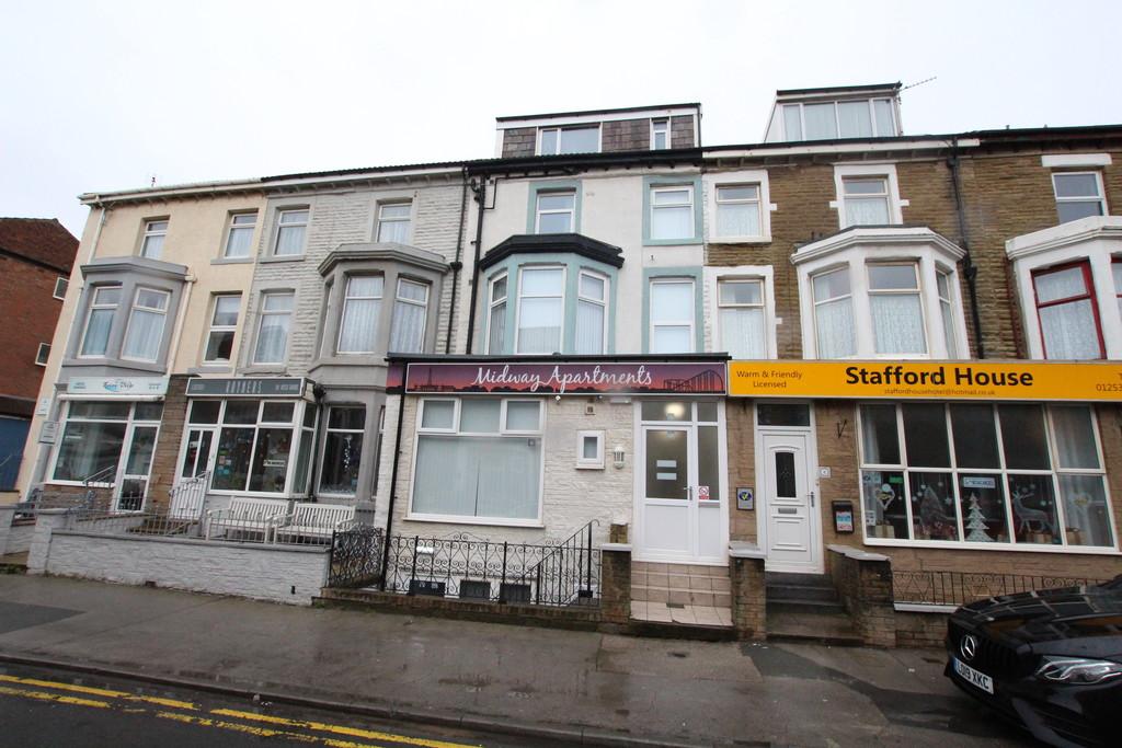 Woodfield Road, Blackpool 2 bed apartment - £550 pcm (£127 pw)