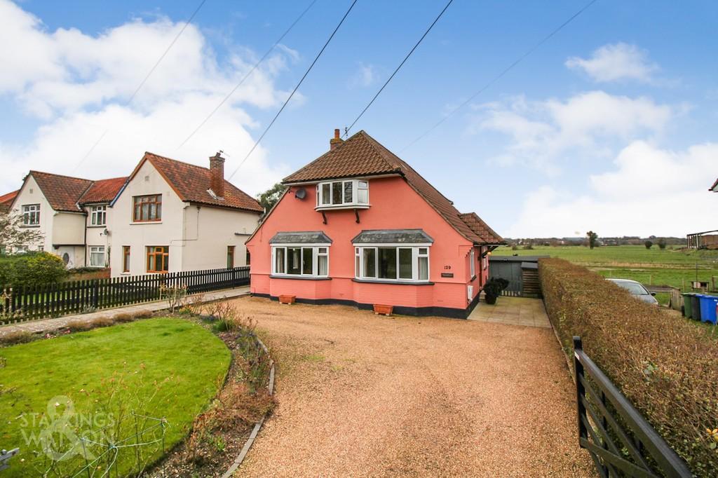 Beccles Road, Bungay 3 bed chalet £345,000
