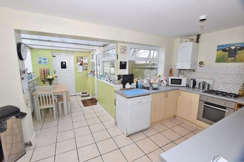 18 Alnwick Drive, Wirral, CH46 6ET