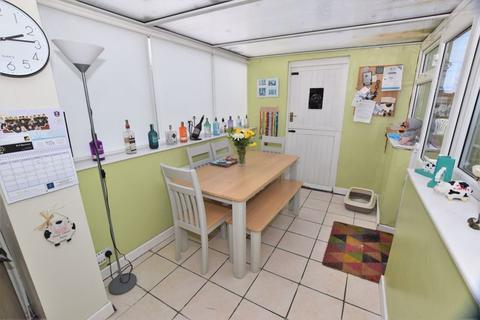 18 Alnwick Drive, Wirral, CH46 6ET