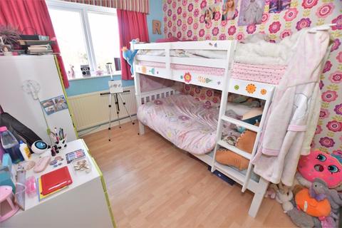 18 Alnwick Drive, Wirral, CH46 6ET