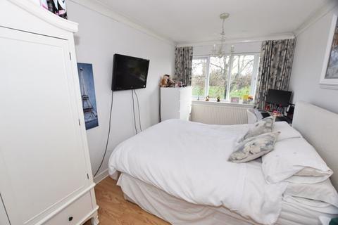 18 Alnwick Drive, Wirral, CH46 6ET