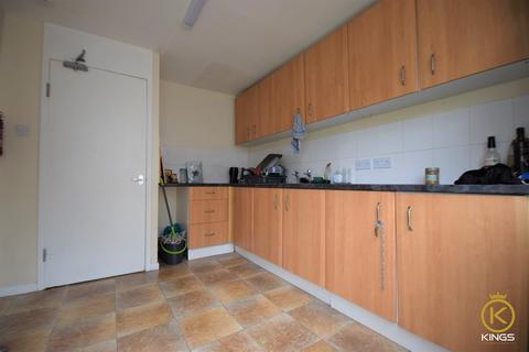 4 bedroom end of terrace house to rent, Greville Close, Guildford