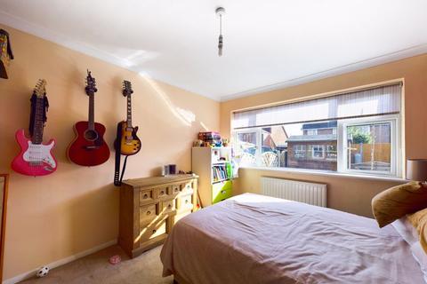 31 Elm Road, Aveley, South Ockendon, RM15 4SX