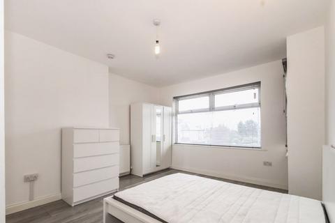 1 bedroom in a flat share to rent, Pinner Road, Harrow