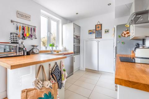 35 Lynwood Drive, Worcester Park, KT4 7AA