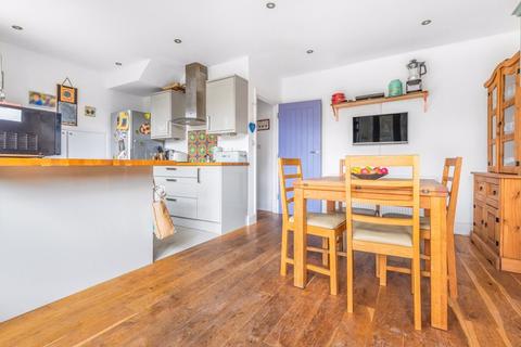 35 Lynwood Drive, Worcester Park, KT4 7AA