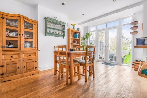 35 Lynwood Drive, Worcester Park, KT4 7AA