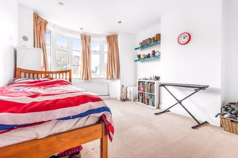 35 Lynwood Drive, Worcester Park, KT4 7AA
