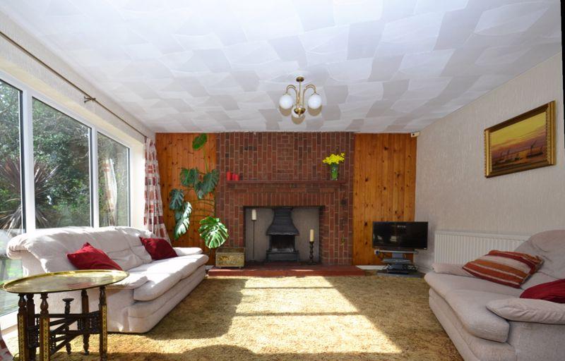 Warden Road, Eastchurch 4 bed detached bungalow £390,000
