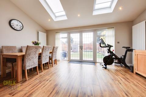 17 Cardinal Way, Rainham, RM13 9RB