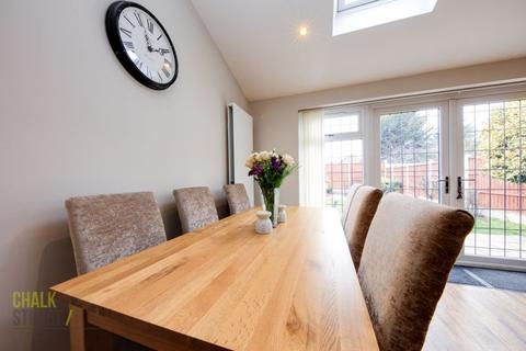17 Cardinal Way, Rainham, RM13 9RB