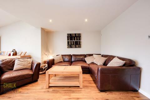 17 Cardinal Way, Rainham, RM13 9RB