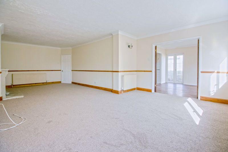 Old Shoreham Road, Lancing 4 bed semidetached house £1,495 pcm (£345 pw)