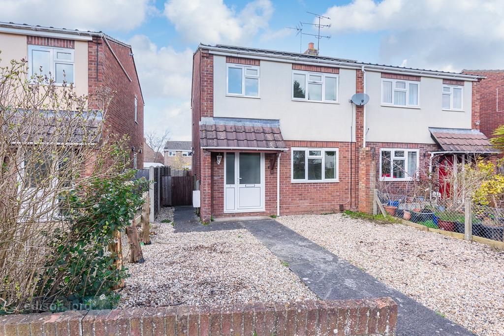 Lyndale Road, Yate, Bristol, BS37 3 bed semidetached house £975 pcm