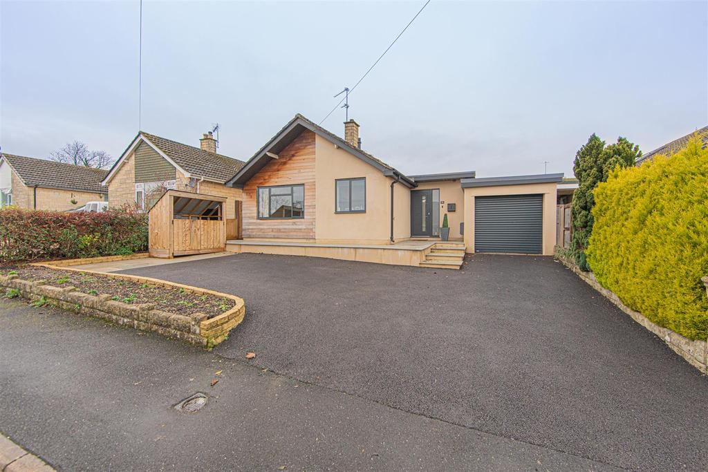 Broadmead, Corsham 3 bed detached bungalow £485,000