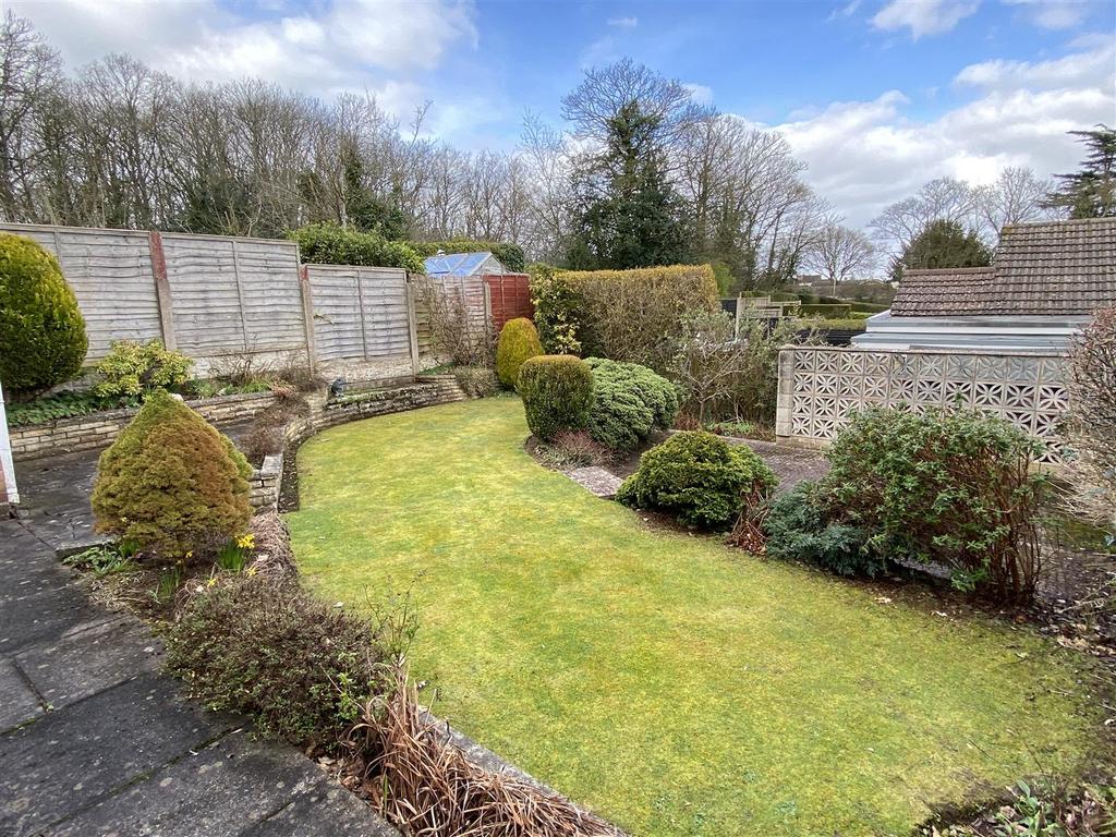 Wolverley Avenue, Wollaston, Stourbridge 2 bed detached bungalow £280,000