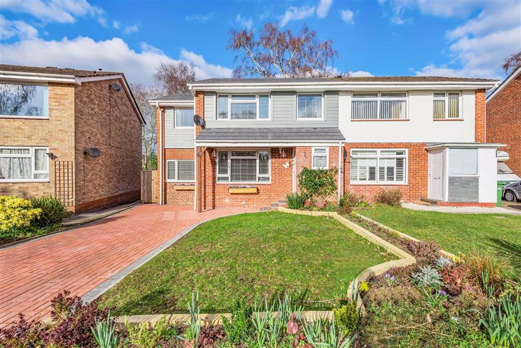 Charnwood Crescent, Hiltingbury, Chandlers Ford, Hampshire 3 bed semi