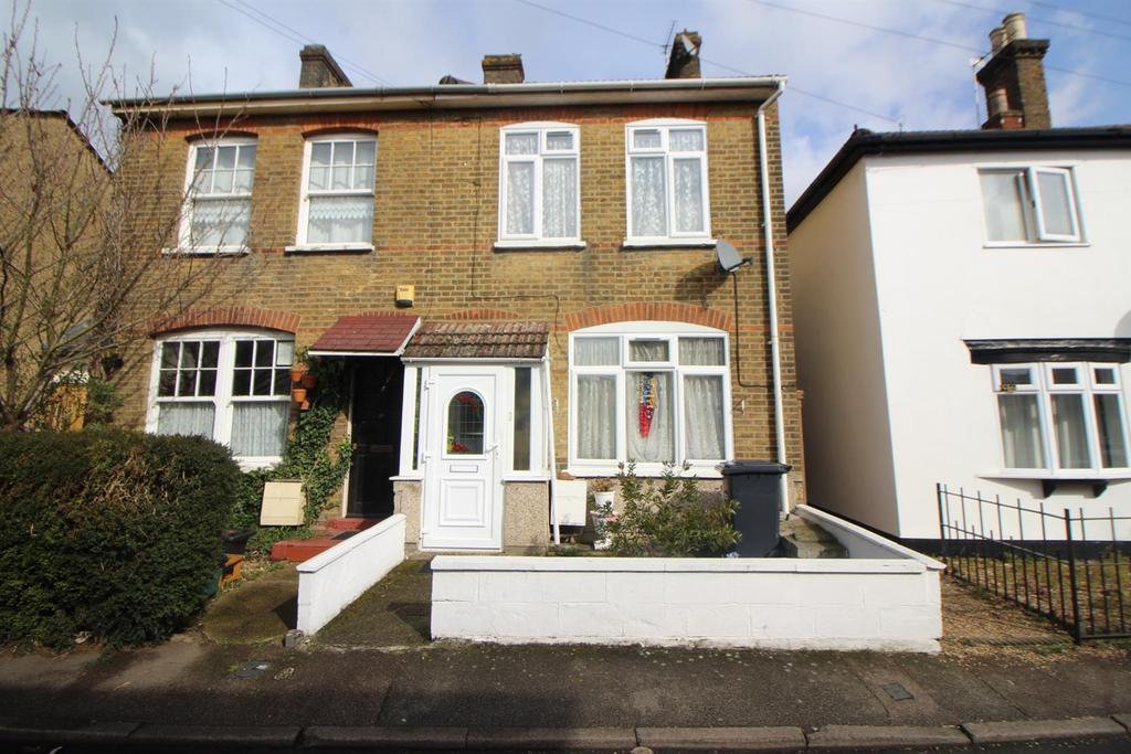 Albury Grove Road, Cheshunt, Waltham Cross 3 bed semidetached house