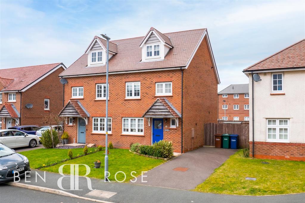 Park Royal Court, Chorley 4 bed semidetached house £189,995