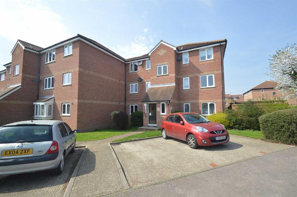 Lesney Gardens, Rochford 1 bed apartment £695 pcm (£160 pw)