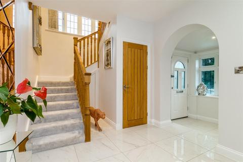 4 Brangwyn Crescent, Brighton, BN1 8XJ