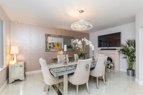 4 Brangwyn Crescent, Brighton, BN1 8XJ
