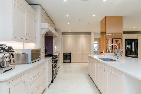 4 Brangwyn Crescent, Brighton, BN1 8XJ
